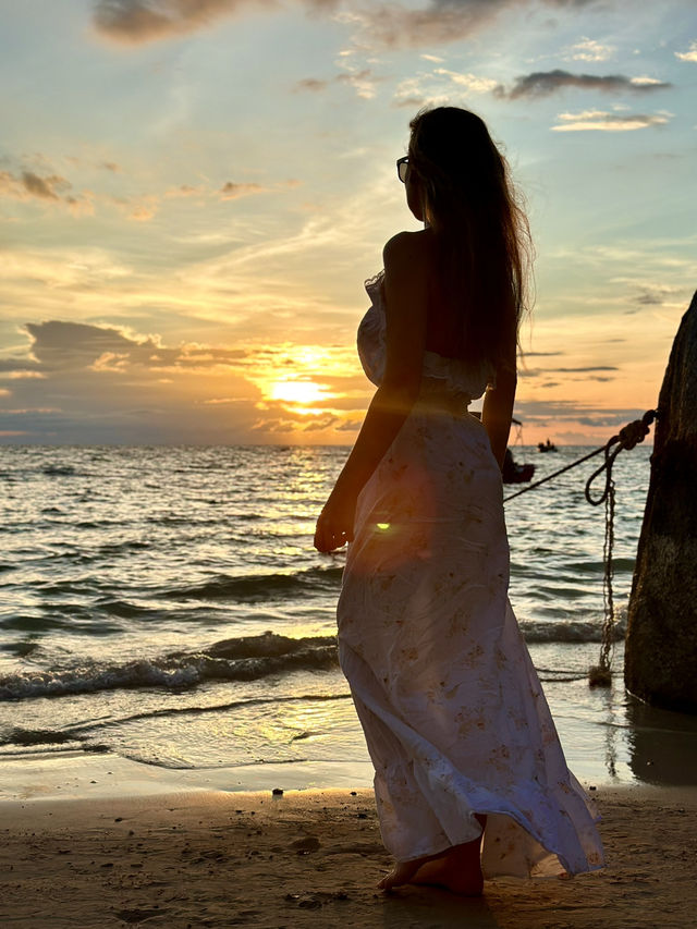 Sunset at Sairee Beach, Koh Tao 🔥
