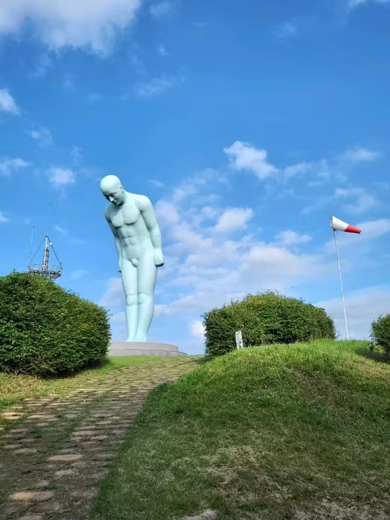 옥녀봉 정상에서 만나는 그리팅맨