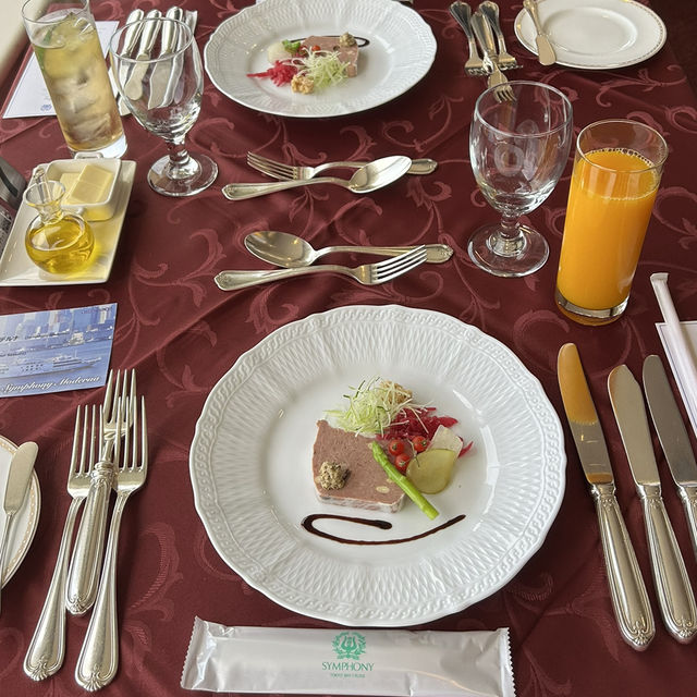 シンフォニークルーズ🚢でランチ🍽