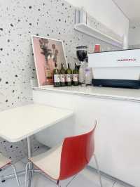 Jolie Café & Bar ย่านลาดพร้าว