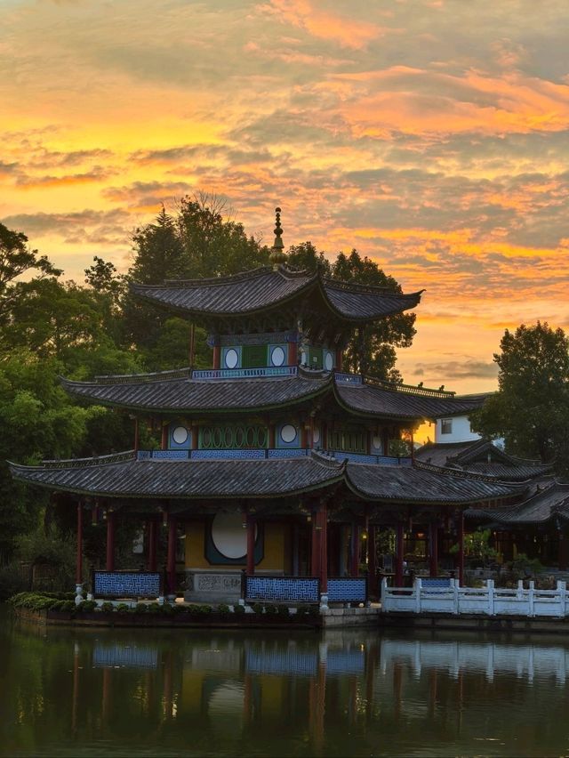 The Best Sunset in Lijiang 
