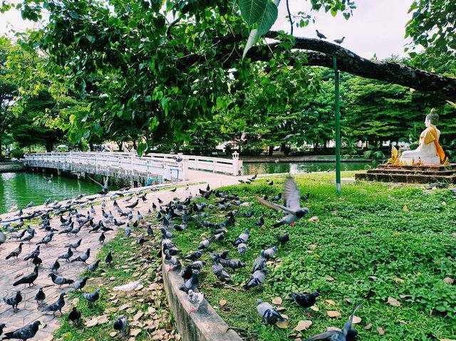 曼谷寺廟景點：Wat Phra Si Mahathat Woramahawihan瑪哈泰寺，適合休息發呆拍照📸打卡