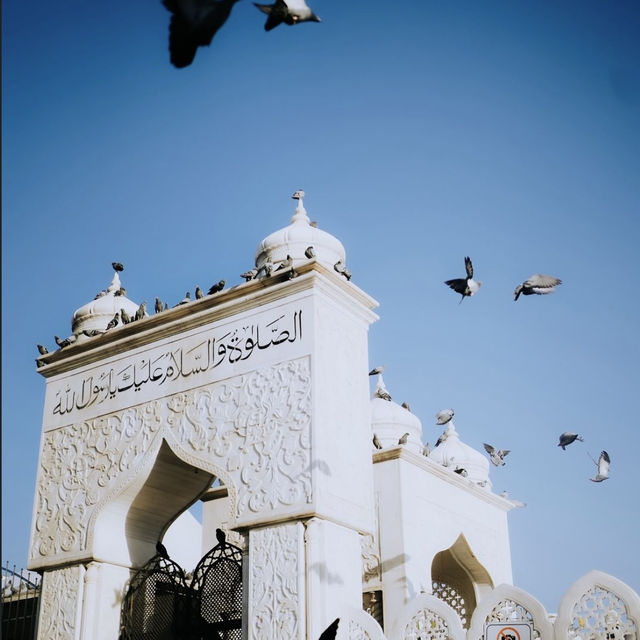 Dargah Hazratbal: Srinagar’s Sacred Sanctuary on Dal Lake 🕌✨