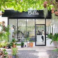 Bellis cafe ~ ร้านกาแฟในสวน