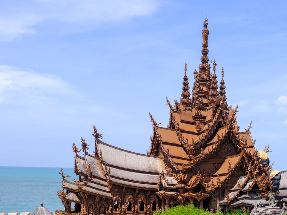 タイ・パタヤ｜世界最大の木彫り寺院「真実の寺院」 | Trip.com パタヤ