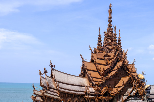 タイ・パタヤ｜世界最大の木彫り寺院「真実の寺院」 | Trip.com パタヤ