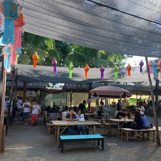 Coconut market - กาดบะป๊าว เชียงใหม่