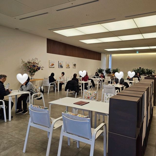 [北海道 札幌] 六花亭のカフェの限定スイーツ[六花亭 札幌本店]