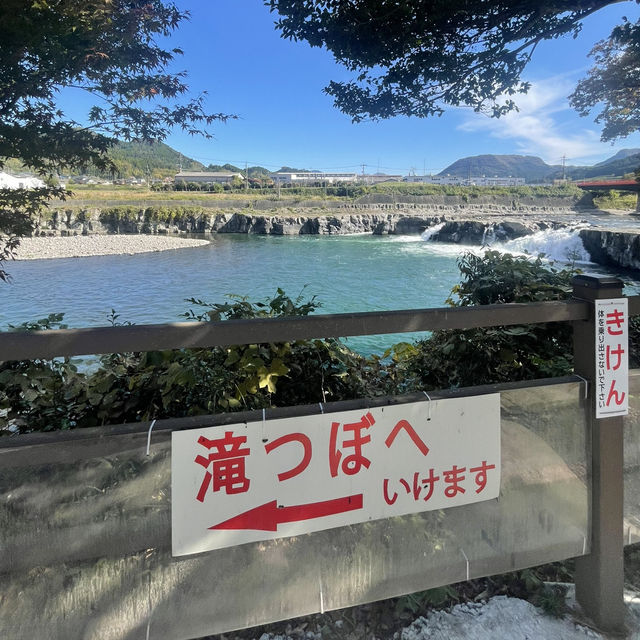 【おんせん県おおいた】美しい花手水に癒される嵐山瀧神社&三日月の滝