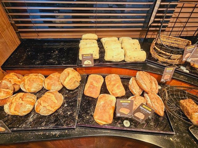 The mighty bakery that alleviates the name of a city, Seongsimdang