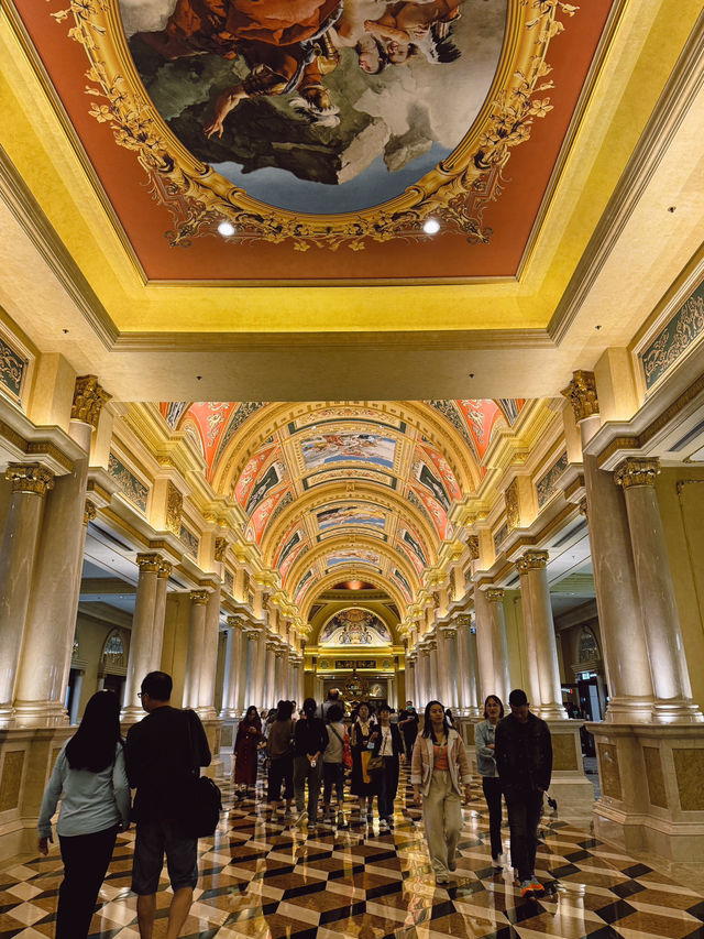 ดื่มด่ำมนต์เสน่ห์ยามค่ำคืนที่ The Venetian Macao