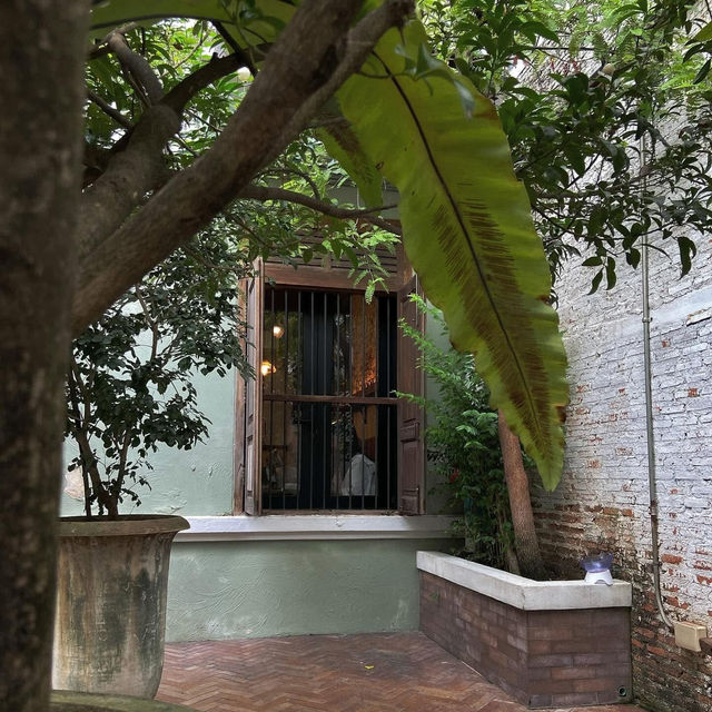Farm To Table Hideout ✨🍀คาเฟ่ย่านปากคลองตลาด