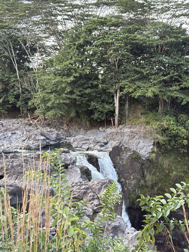 Rainbow Falls: Hawaii’s Colorful Cascade of Beauty