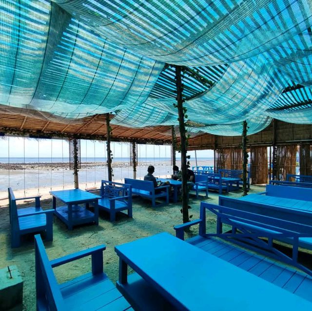 คาเฟ่ร้านอาหาร ริมชายหาด ติดทะเลศรีราชา