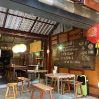 หมี่ ข้าวต้ม ร้านลับริมน้ำตัวเมืองกาญจนบุรี 