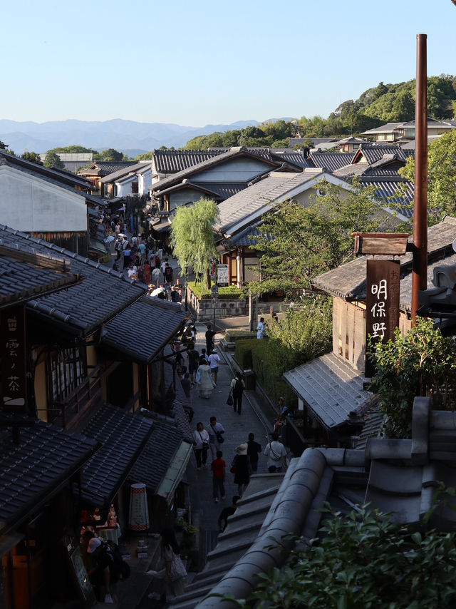 Sannenzaka: A Charming Stroll Through Kyoto’s Past