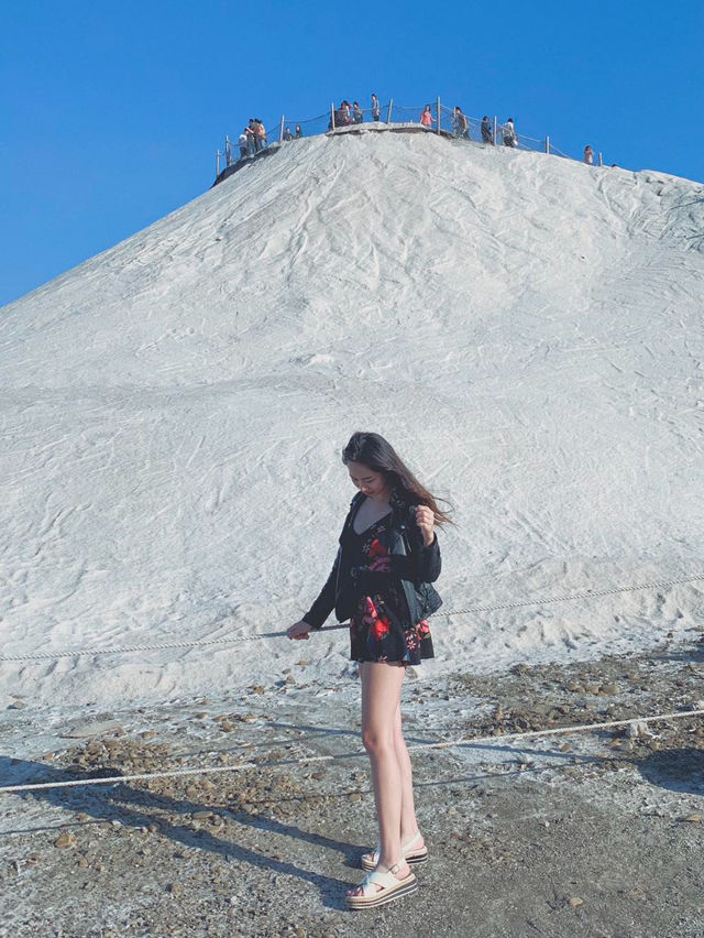台南｜七股鹽山雪白鹽的世界，趣味又好拍！