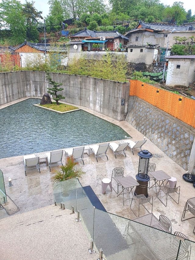 ☕️ 영주 속 숨은 카페, 예쁜 풀장뷰와 라떼아트의 맛집 🌿