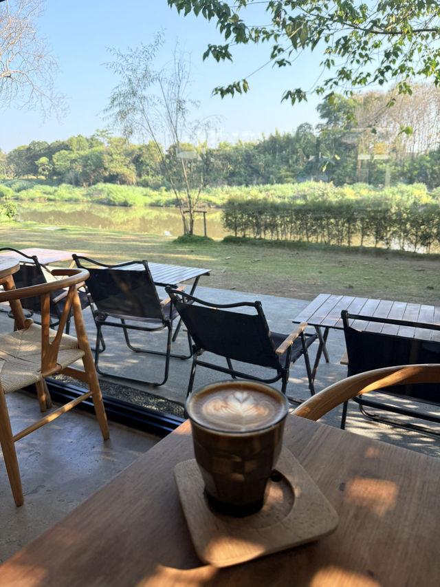 📍คาเฟ่ริมน้ำที่สาย Hopper ไม่ควรพลาด