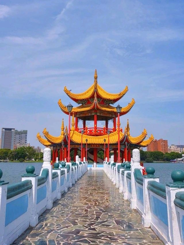 가오슝의 도심 속 호수 : Zuoying Lotus Pond🏝