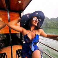 🚢 Experience an Unforgettable Luxury Cruise Holiday in Vietnam! 🇻🇳✨