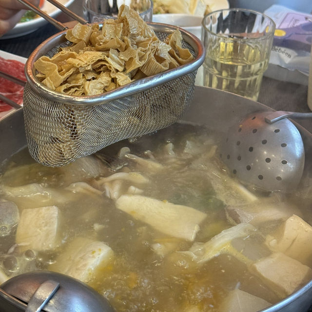 原鄉牧養，台灣牛新鮮直送🐮總是人潮滿滿的好吃的饗牛火鍋🍲