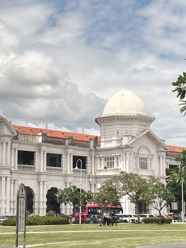 怡保（Ipoh）是馬來西亞霹靂州（Perak）的首府，也是該國第四大城市。這座城市以其錫礦開採歷史、美食、英殖民建築與自然景觀聞名。