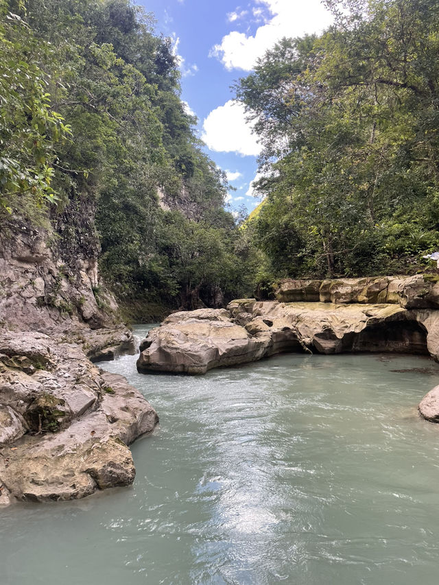A Visit to Air Terjun Tanggedu – Sumba’s Stunning Waterfall Adventure 🌿💦