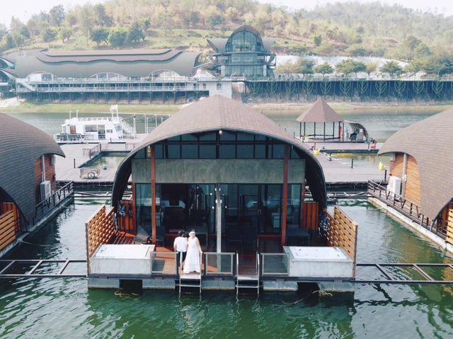 นอนแพริมน้ำแบบ luxury ในเขื่อนศรีนครินทร์