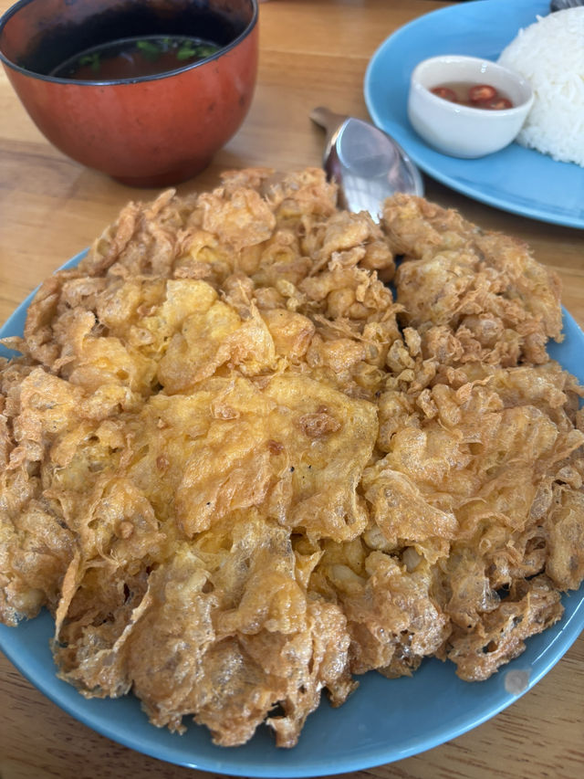 ร้าน “แก้วกะเพราปู x DND CAFE” 