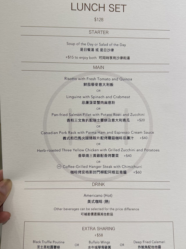 白色主題餐廳的驚喜，拉花品味，藝術嘅結合