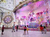สวนสนุกสีสันยามค่ำคืนบนหาดกมลา 