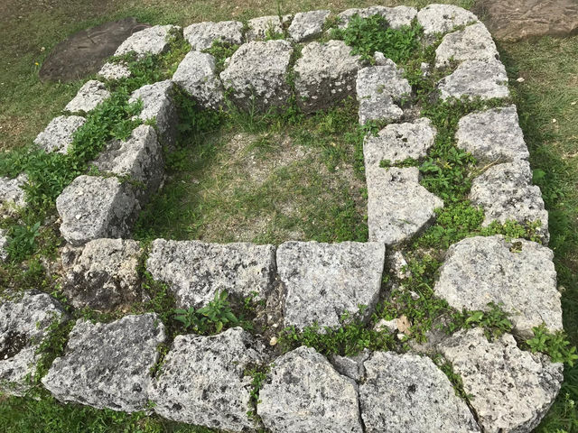 勝連城跡：沖繩的歷史遺跡🏰
