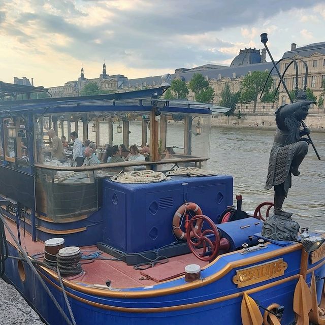 dinner cruise on seine river