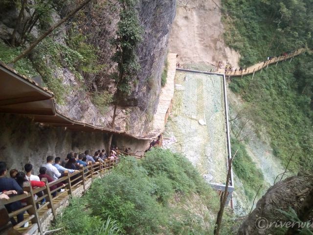 【中国】世界最長のガラスの吊橋！？「張家界大峡谷玻璃橋」