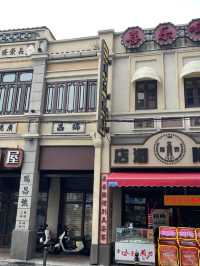 「時光漫步：在肇慶府宋城騎樓街探索懷舊與現代的交錯」