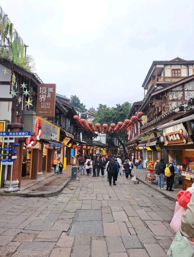 걷다 보면 빠져드는 충칭의 옛거리