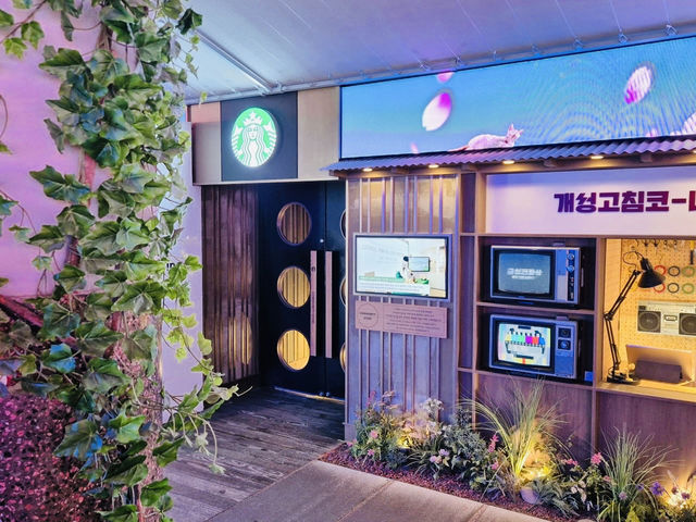 首爾這間星巴克太酷了！☕復古劇院改建，一秒穿越回60年代韓國🎭星巴克京東1960店 (스타벅스 경동1960) 