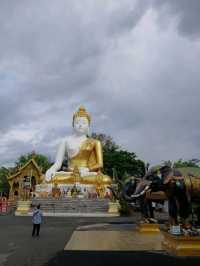 สักการะพระธาตุเมืองเชียงใหม่