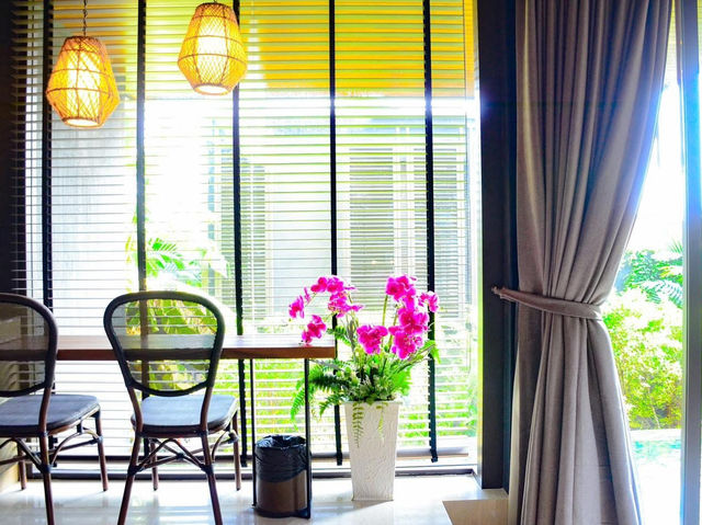 เช็คอินพูลวิลล่า แห่งภูเก็ต Akra Collection Rayan