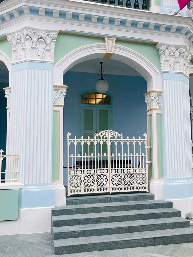 🌺 A Journey Through Color & Culture – Peranakan Museum Singapore 