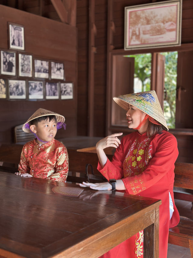 พาลูกเที่ยว อนุสรณ์สถานประธานโฮจิมินห์ @หนองคาย