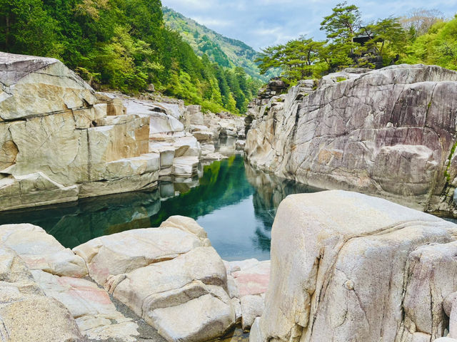 【寝覚の床】木曽川の流れで花崗岩が深く削られた景勝地