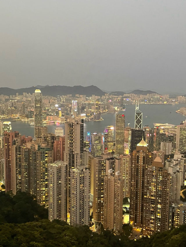 俯瞰浮城繁華——香港太平山頂靚景打卡
