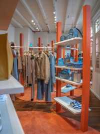 COACH ROLLS OUT NEW “PLAY” RETAIL CONCEPT IN A SHOPHOUSE WITH A CAFÉ! 👜🍰