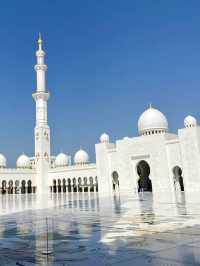 A Peaceful Walk in Abu Dhabi – Marble, Light & Quiet Grandeur