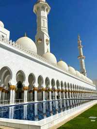 Sheikh Zayed Grand Mosque – A Majestic Symbol of Spiritual Grandeur