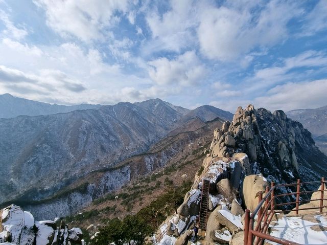 설악산 울산바위, 도전과 감동이 공존하는 명소