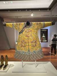 【香港】 故宮又有新展覽3：輪換最新藏品：新龍袍、自來鐘！