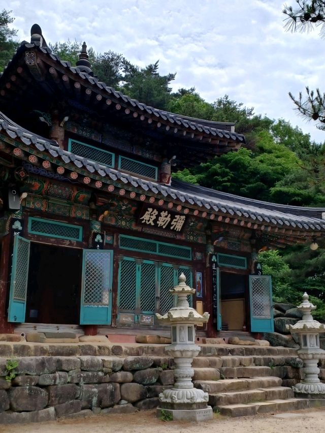 신기한 바위들과 만나는 힐링 사찰🌸